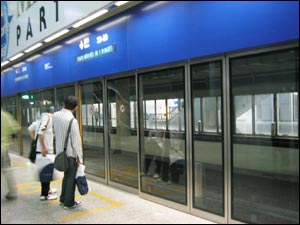 香港国際空港のシャトル2